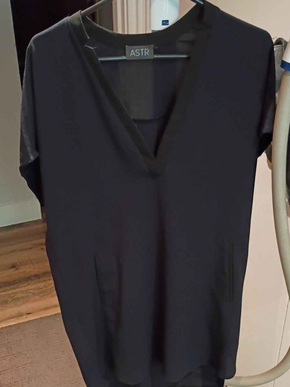 ASTR Black And Deep Navy V-Neck Short Sleeve Tunic Top